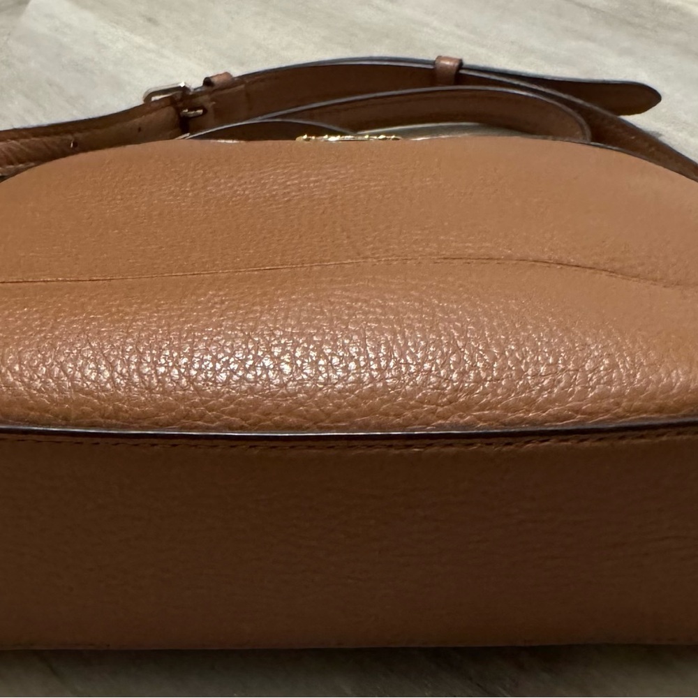 EUC Coach l Dome Shaped l Pebble Leather | Light Saddle (Brown) | Crossbody - Picture 4 of 9